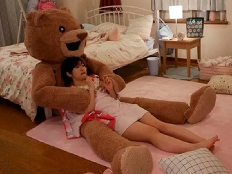 Chú nhân tình nhồi bông và em nữ sinh ngây thơ