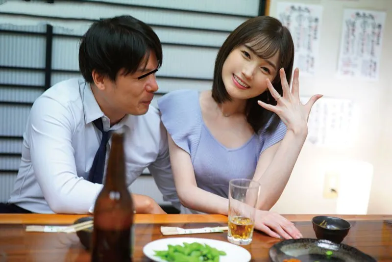 Người vợ xin người chồng đi họp lớp rồi mất liên lạc sau khi tình cũ đưa vào khách sạn